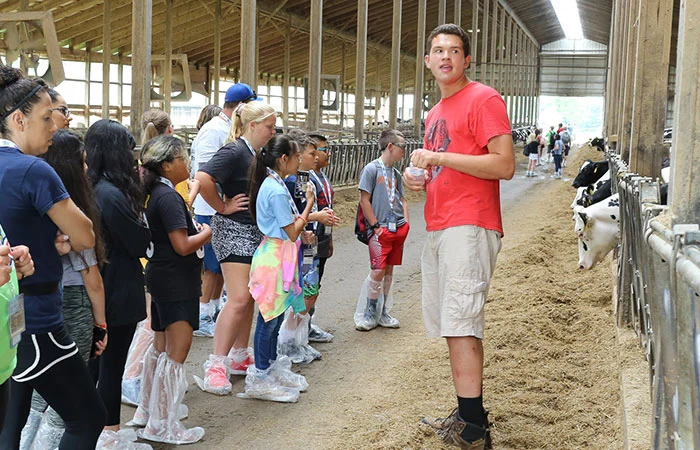 082319_FUTP60-Farm-Visit_farmtour_700x450