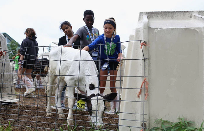 082319_FUTP60-Farm-Visit_patcalf_700x450